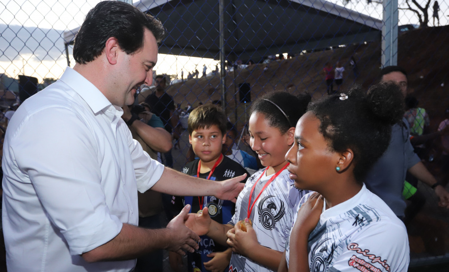Londrina, no Norte do Paraná, ganhou uma unidade do projeto Arena Multiuso, espaço para atividades esportivas e de recreação, implantado pelo Governo do Estado, em parceria com o município. Instalada no conjunto residencial Vista Bela, a unidade foi entregue à comunidade pelo governador Carlos Massa Ratinho Junior, nesta quinta-feira (20). - Londrina, 20/06/2019 - Foto: Rodrigo Félix Leal/ANPr