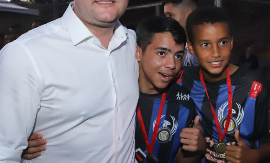 Londrina, no Norte do Paraná, ganhou uma unidade do projeto Arena Multiuso, espaço para atividades esportivas e de recreação, implantado pelo Governo do Estado, em parceria com o município. Instalada no conjunto residencial Vista Bela, a unidade foi entregue à comunidade pelo governador Carlos Massa Ratinho Junior, nesta quinta-feira (20). - Londrina, 20/06/2019 - Foto: Rodrigo Félix Leal/ANPr