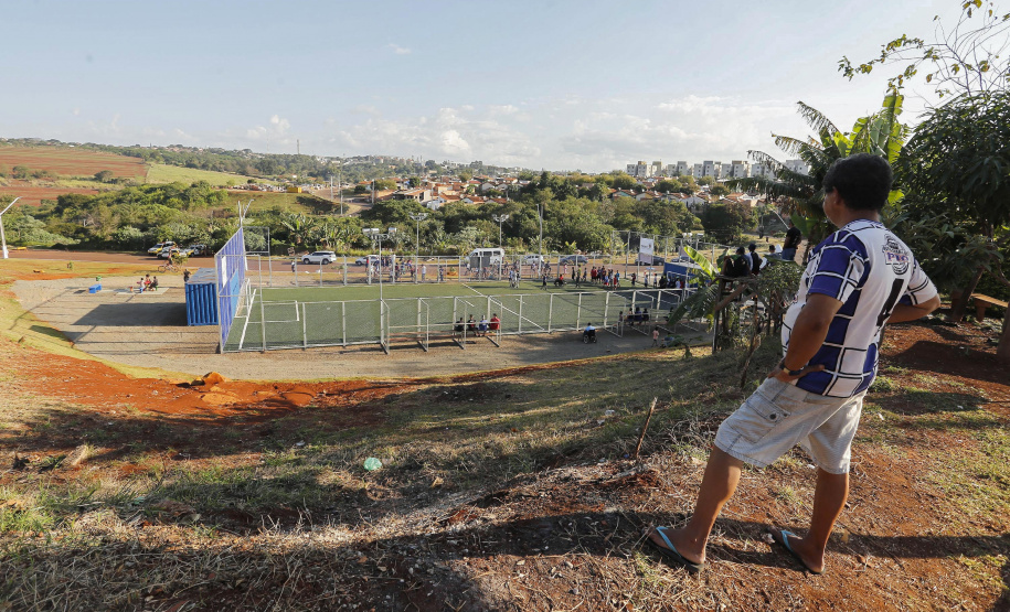 Londrina, no Norte do Paraná, ganhou uma unidade do projeto Arena Multiuso, espaço para atividades esportivas e de recreação, implantado pelo Governo do  Estado, em parceria com o município. Instalada no conjunto residencial Vista Bela, a unidade foi entregue à comunidade pelo governador Carlos Massa Ratinho Junior, nesta quinta-feira (20).  -  Londrina, 20/06/2019  -  Foto: Arnaldo Alves/ANPr