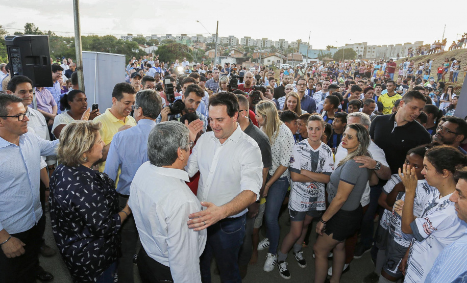 Londrina, no Norte do Paraná, ganhou uma unidade do projeto Arena Multiuso, espaço para atividades esportivas e de recreação, implantado pelo Governo do  Estado, em parceria com o município. Instalada no conjunto residencial Vista Bela, a unidade foi entregue à comunidade pelo governador Carlos Massa Ratinho Junior, nesta quinta-feira (20).  -  Londrina, 20/06/2019  -  Foto: Arnaldo Alves/ANPr