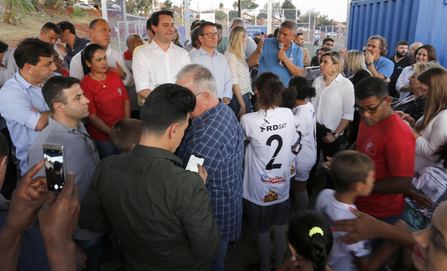 Londrina, no Norte do Paraná, ganhou uma unidade do projeto Arena Multiuso, espaço para atividades esportivas e de recreação, implantado pelo Governo do  Estado, em parceria com o município. Instalada no conjunto residencial Vista Bela, a unidade foi entregue à comunidade pelo governador Carlos Massa Ratinho Junior, nesta quinta-feira (20).  -  Londrina, 20/06/2019  -  Foto: Arnaldo Alves/ANPr