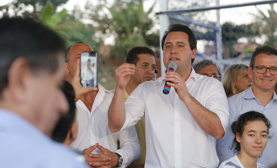 Londrina, no Norte do Paraná, ganhou uma unidade do projeto Arena Multiuso, espaço para atividades esportivas e de recreação, implantado pelo Governo do  Estado, em parceria com o município. Instalada no conjunto residencial Vista Bela, a unidade foi entregue à comunidade pelo governador Carlos Massa Ratinho Junior, nesta quinta-feira (20).  -  Londrina, 20/06/2019  -  Foto: Arnaldo Alves/ANPr