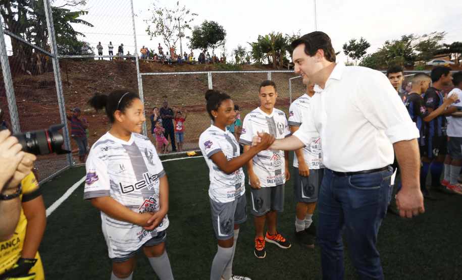 Londrina, no Norte do Paraná, ganhou uma unidade do projeto Arena Multiuso, espaço para atividades esportivas e de recreação, implantado pelo Governo do  Estado, em parceria com o município. Instalada no conjunto residencial Vista Bela, a unidade foi entregue à comunidade pelo governador Carlos Massa Ratinho Junior, nesta quinta-feira (20).  -  Londrina, 20/06/2019  -  Foto: Arnaldo Alves/ANPr