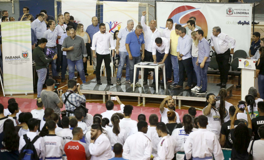 O governador Carlos Massa Ratinho Junior lançou nesta quinta-feira (20), no Ginásio Moringão, em Londrina, o Japs Combate, espécie de Jogos Abertos do Paraná voltado apenas para as lutas.  -  Londrina, 20/06/2019  -  Foto: Arnaldo Alves/ANPr