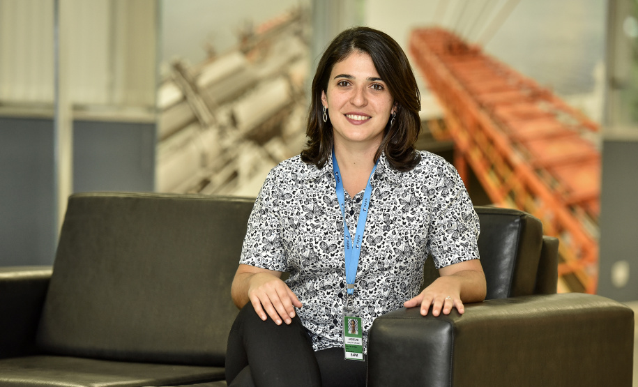 Após vencer concurso interno entre as funcionárias da empresa Portos do Paraná, a bióloga Jaqueline Dittrich participa de um curso de Gestão Portuária exclusivo para Mulheres, em Le Havre - Paranaguá, 14/06/2019 - Foto: Cláudio Neves/Portos do Paraná