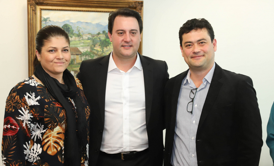 O governador Carlos Massa Ratinho Junior afirmou nesta terça-feira (25), no Palácio Iguaçu, durante o lançamento oficial do Conselho Gestor da Erva-Mate (Cogemate), que o Estado vai incentivar o desenvolvimento do cultivo da erva-mate e que o produto pode ser o propulsor de diversas iniciativas da gestão, como incentivo ao turismo, geração de emprego e industrialização da cadeia de alimentos.Foto: Rodrigo Felix Leal/ANPr