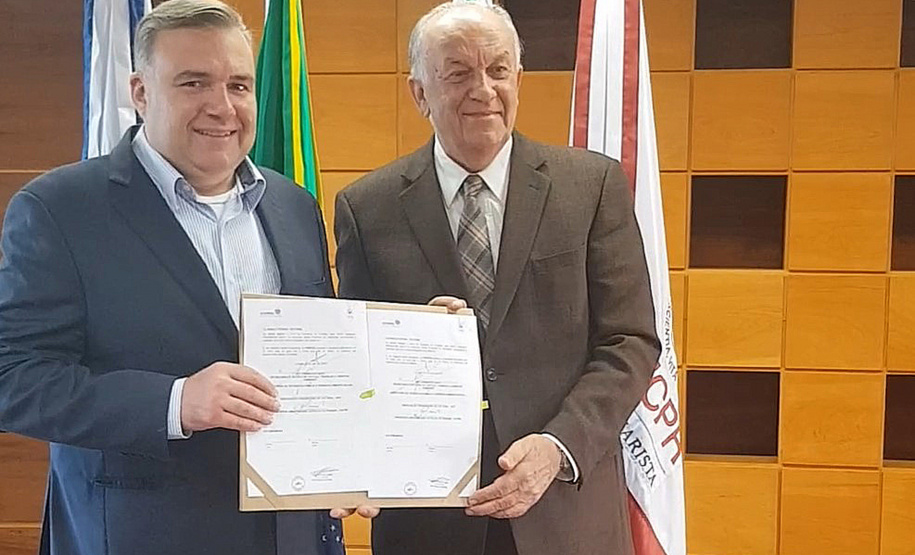 A Secretaria de Justiça, Família e Trabalho (Sejuf) e a Pontifícia Universidade Católica do Paraná (PUCPR) firmaram protocolo de intenções nesta terça-feira (25/06) para a elaboração e execução de projetos comuns de interesse das instituições, com ênfase na área social. -  Curitiba, 25/06/2019  -  Foto: Divulgação SEJUF