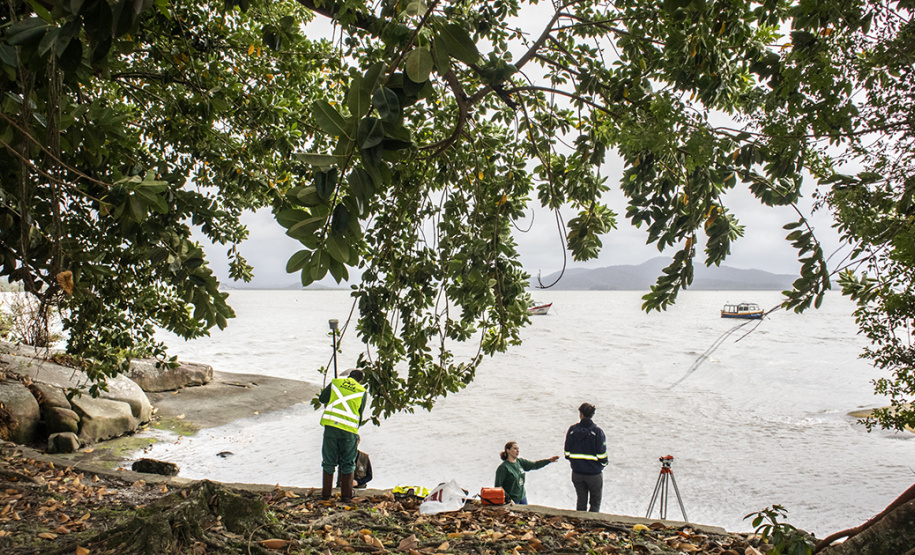 A empresa pública Portos do Paraná está fazendo o levantamento topográfico do terminal Público Barão de Tefé, localizado no município de Antonina. O estudo, uma iniciativa própria, pode servir de parâmetro para empresas que futuramente tenham interesse em investir na área.   -  Antonina, 26/06/2019  -  Foto: Cláudio Neves/Portos do Paraná