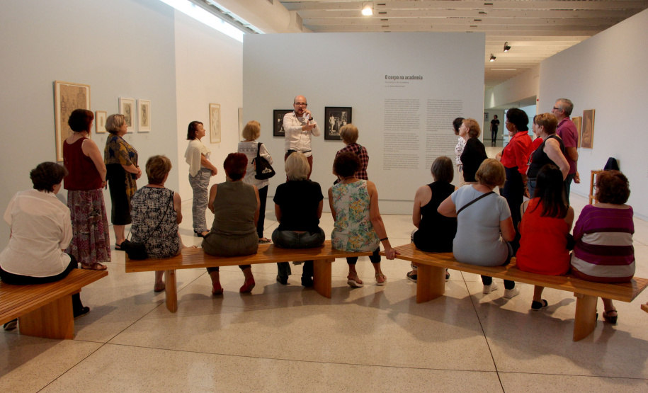 Atividade do programa Arte para Maiores propõe reflexão sobre originalidade e tempo - Foto: Maita Franco/Divulgação MON