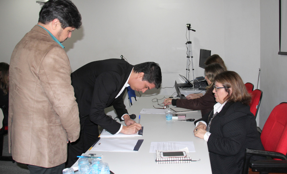 A Secretaria de Estado da Administração e da Previdência promoveu nesta quinta-feira (27) uma audiência para contratação emergencial da nova gestora da manutenção dos veículos do Estado.   -  Curitiba, 27/06/2019  -  Foto:  Carlos Winnikes