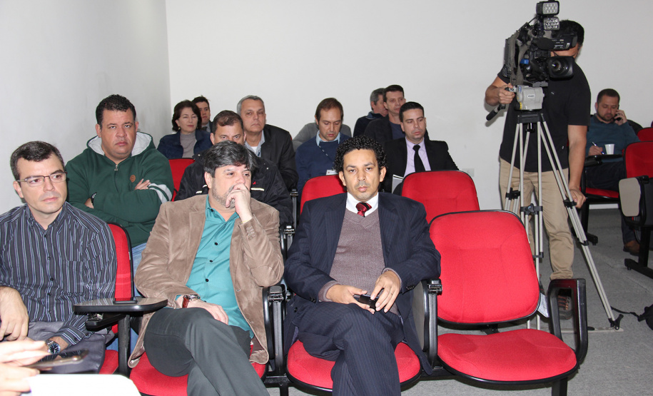 A Secretaria de Estado da Administração e da Previdência promoveu nesta quinta-feira (27) uma audiência para contratação emergencial da nova gestora da manutenção dos veículos do Estado.   -  Curitiba, 27/06/2019  -  Foto:  Carlos Winnikes