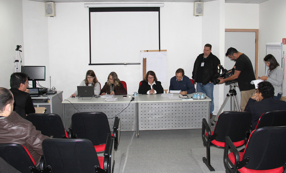 A Secretaria de Estado da Administração e da Previdência promoveu nesta quinta-feira (27) uma audiência para contratação emergencial da nova gestora da manutenção dos veículos do Estado.   -  Curitiba, 27/06/2019  -  Foto:  Carlos Winnikes