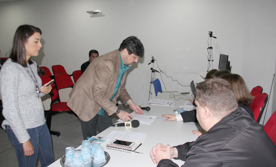 A Secretaria de Estado da Administração e da Previdência promoveu nesta quinta-feira (27) uma audiência para contratação emergencial da nova gestora da manutenção dos veículos do Estado.   -  Curitiba, 27/06/2019  -  Foto:  Carlos Winnikes