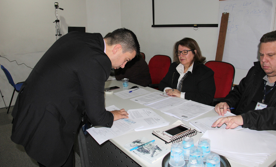 A Secretaria de Estado da Administração e da Previdência promoveu nesta quinta-feira (27) uma audiência para contratação emergencial da nova gestora da manutenção dos veículos do Estado.   -  Curitiba, 27/06/2019  -  Foto:  Carlos Winnikes