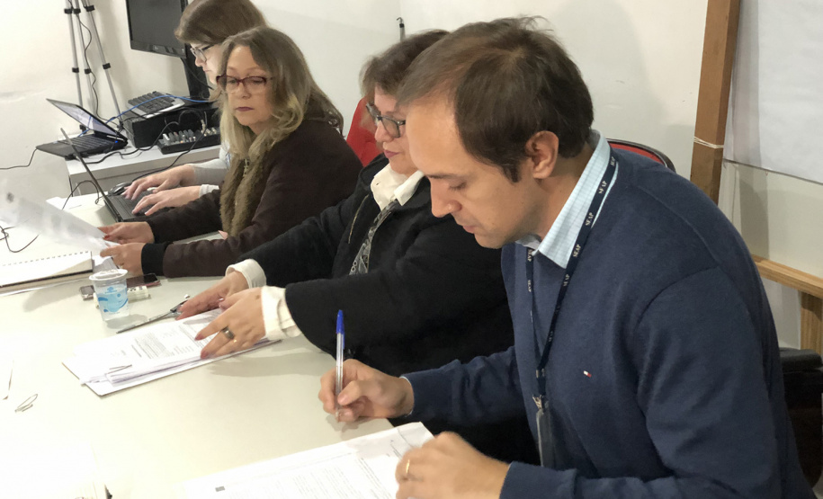 A Secretaria de Estado da Administração e da Previdência promoveu nesta quinta-feira (27) uma audiência para contratação emergencial da nova gestora da manutenção dos veículos do Estado.   -  Curitiba, 27/06/2019  -  Foto:  Carlos Winnikes