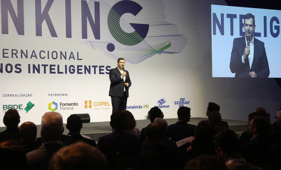 De acordo com o presidente da Celepar, Allan Costa, o programa agrega inteligência à gestão pública. “A ideia é ter o Estado no celular, tablet ou computador.  Foto: Jaelson Lucas/ANPr