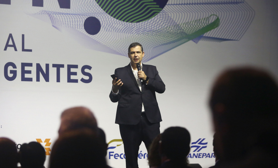 De acordo com o presidente da Celepar, Allan Costa, o programa agrega inteligência à gestão pública. “A ideia é ter o Estado no celular, tablet ou computador.  Foto: Jaelson Lucas/ANPr