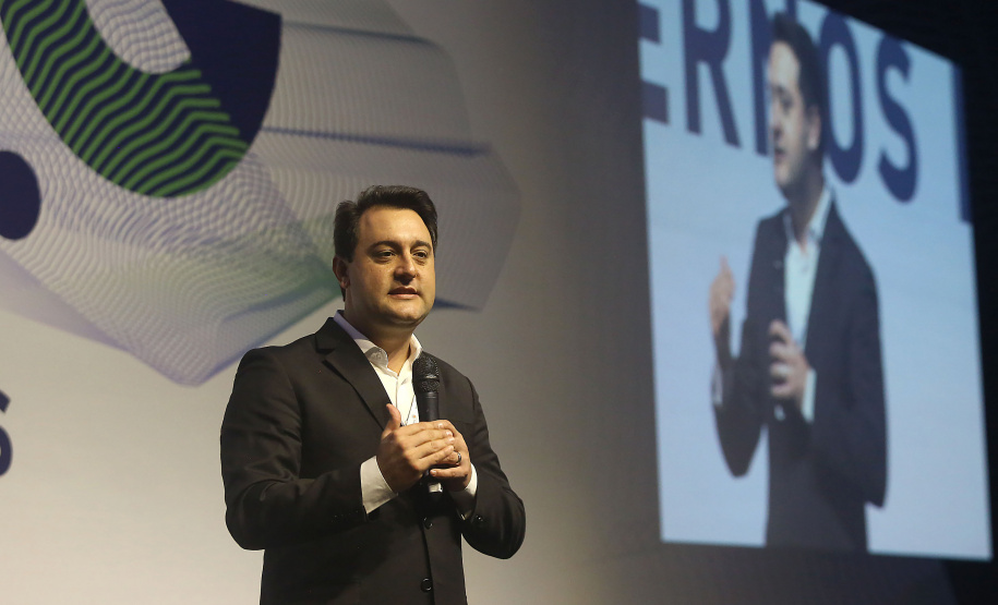 O governador Carlos Massa Ratinho Junior lançou nesta quinta-feira (27), em Foz do Iguaçu, durante o fórum internacional de inovação ThinkinG, o Paraná Inteligência Artificial (PIÁ). É o primeiro programa de inteligência artificial do Brasil focado na prestação de serviços à população.  Foto: Jaelson Lucas/ANPr