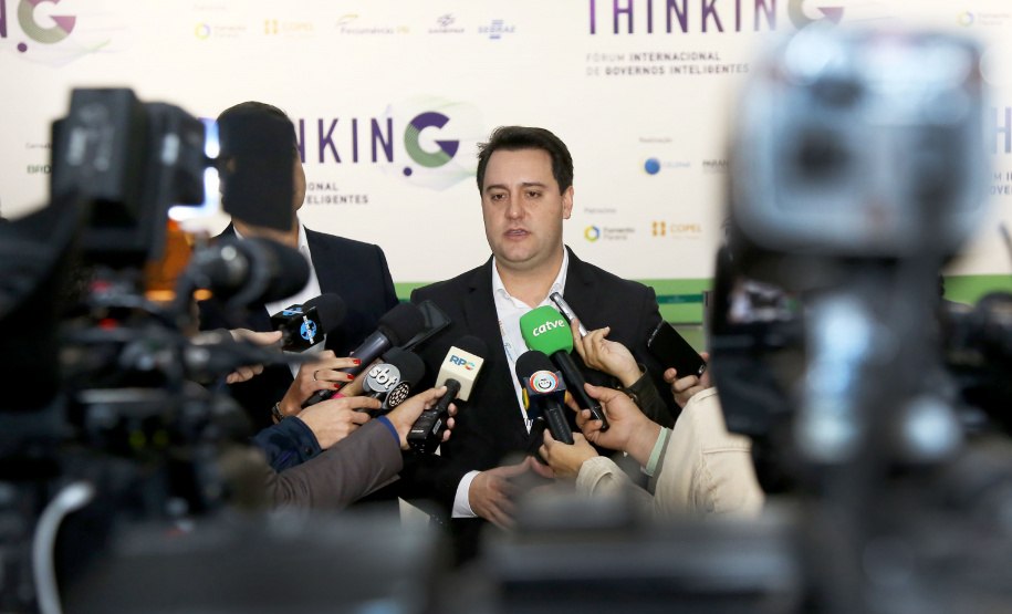 O governador Carlos Massa Ratinho Junior lançou nesta quinta-feira (27), em Foz do Iguaçu, durante o fórum internacional de inovação ThinkinG, o Paraná Inteligência Artificial (PIÁ). É o primeiro programa de inteligência artificial do Brasil focado na prestação de serviços à população. . Foto: Jaelson Lucas/ANPr