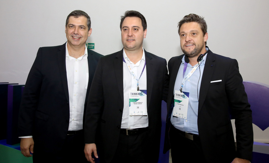 O governador Carlos Massa Ratinho Junior lançou nesta quinta-feira (27), em Foz do Iguaçu, durante o fórum internacional de inovação ThinkinG, o Paraná Inteligência Artificial (PIÁ). É o primeiro programa de inteligência artificial do Brasil focado na prestação de serviços à população. Foto: Jaelson Lucas/ANPr