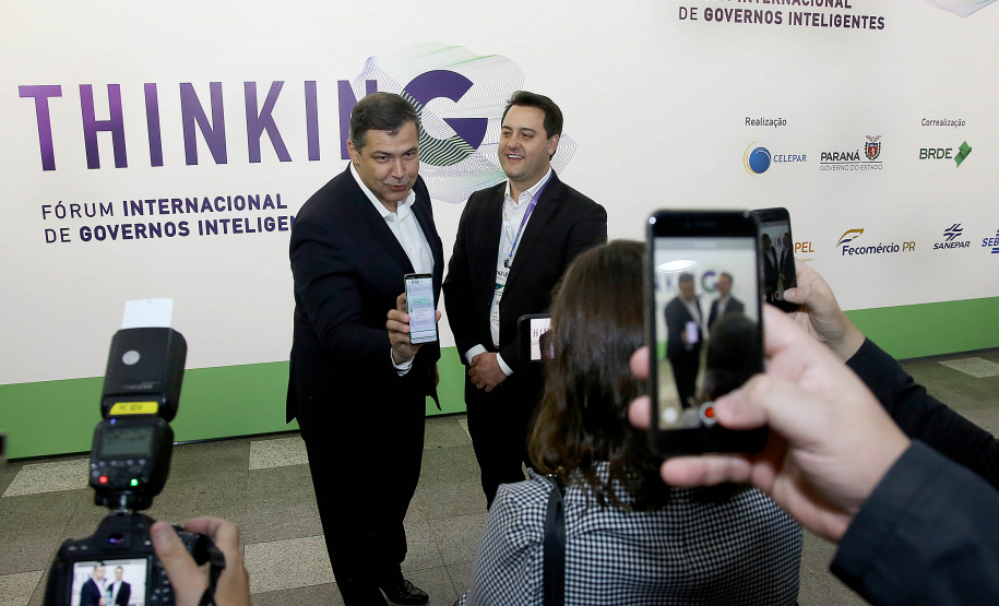O governador Carlos Massa Ratinho Junior lançou nesta quinta-feira (27), em Foz do Iguaçu, durante o fórum internacional de inovação ThinkinG, o Paraná Inteligência Artificial (PIÁ). É o primeiro programa de inteligência artificial do Brasil focado na prestação de serviços à população.  Foto: Jaelson Lucas/ANPr
