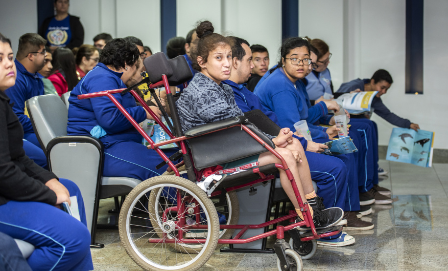 Encerrando as atividades do primeiro semestre do Porto Escola, a equipe da Diretoria de Meio Ambiente da Portos do Paraná recebeu nesta quinta-feira (27) 160 alunos com necessidades especiais da Escola Municipal Eva Cavani, de Paranaguá.  -  Curitiba, 27/06/2019  -  Foto: Cládio Neves/Portos do Paraná