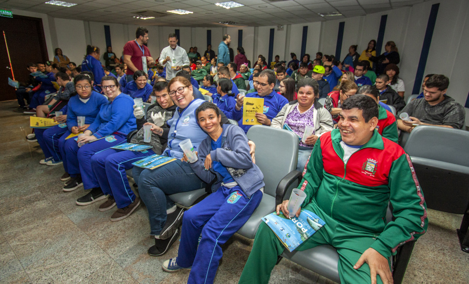 Encerrando as atividades do primeiro semestre do Porto Escola, a equipe da Diretoria de Meio Ambiente da Portos do Paraná recebeu nesta quinta-feira (27) 160 alunos com necessidades especiais da Escola Municipal Eva Cavani, de Paranaguá.  -  Curitiba, 27/06/2019  -  Foto: Cládio Neves/Portos do Paraná