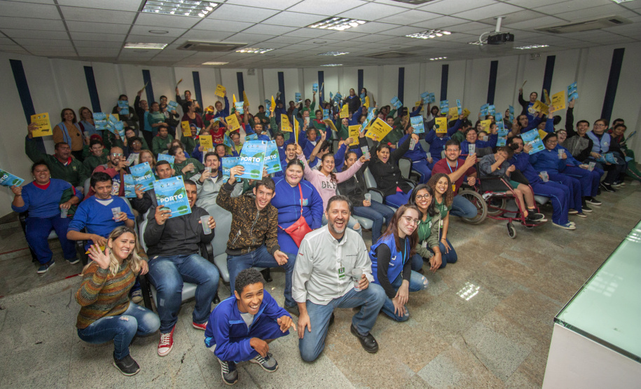 Encerrando as atividades do primeiro semestre do Porto Escola, a equipe da Diretoria de Meio Ambiente da Portos do Paraná recebeu nesta quinta-feira (27) 160 alunos com necessidades especiais da Escola Municipal Eva Cavani, de Paranaguá.  -  Curitiba, 27/06/2019  -  Foto: Cládio Neves/Portos do Paraná