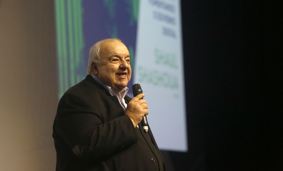 Para o prefeito de Curitiba, Rafael Greca, o Paraná se notabiliza pelas inovações. Ele citou a Universidade Federal do Paraná, primeira universidade pública gratuita do Brasil, o IPPUC, que foi o primeiro instituto de pesquisa e planejamento urbano, e o primeiro centro tecnológico sobre o agronegócio, em Londrina. Agora, também o primeiro aplicativo de inteligência artificial.Foto: Jaelson Lucas/ANPr