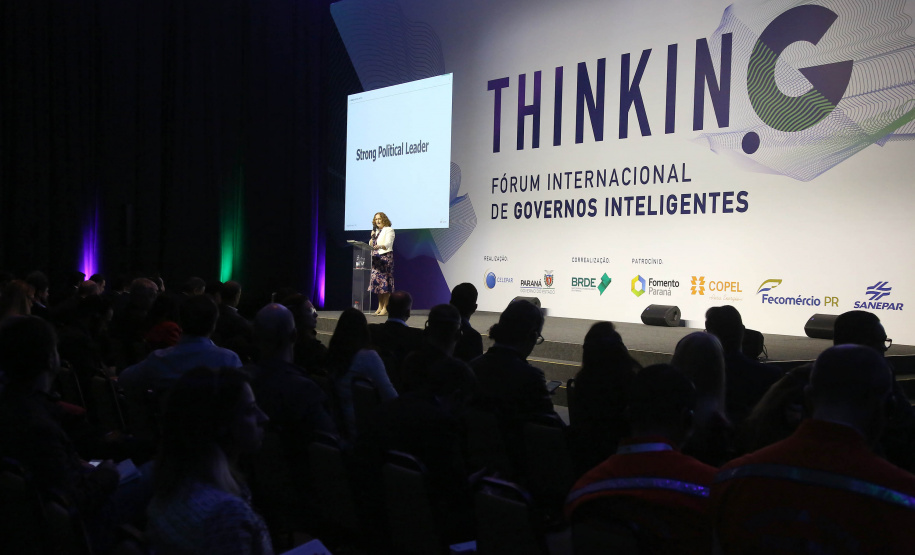 A palestrante inglesa Cordia Lewis, especialista em governança digital e com passagem pela agência britânica de soluções digitais, afirmou que as administrações públicas precisam facilitar a vida do cidadão. Ela destacou a visibilidade do encontro em Foz do Iguaçu. Foto: Jaelson Lucas/ANPr