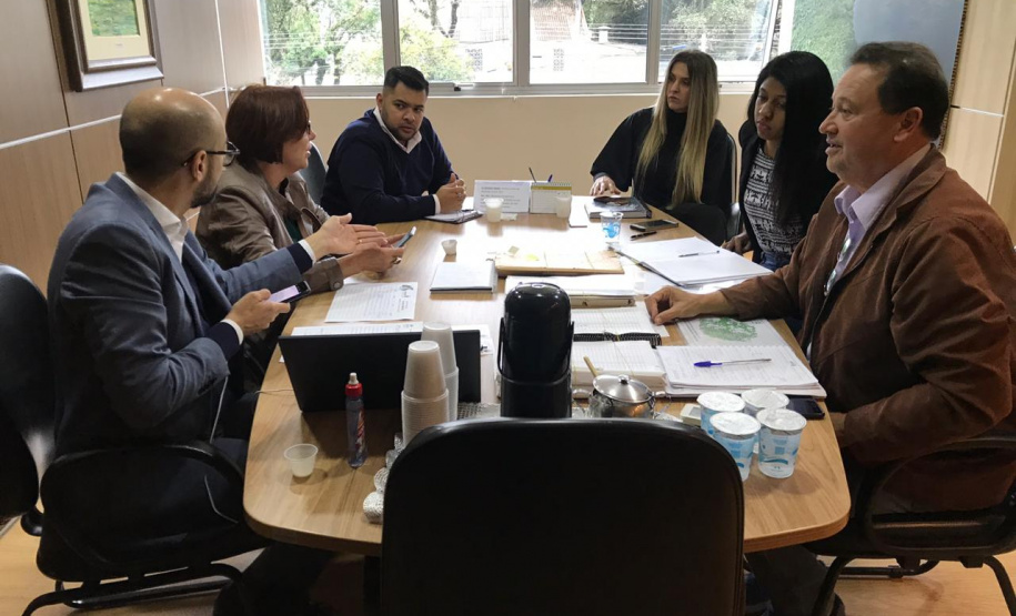 A equipe da Divisão de Resíduos sólidos da Secretaria de Estado do Desenvolvimento Sustentável e do Turismo recebeu nesta quinta-feira (27) representantes da Associação Brasileira da Indústria de Higiene Pessoal, Perfumaria e Cosméticos (Abihpec).  -  Curitiba, 27/06/2019  -  Foto: Divulgação SEDEST