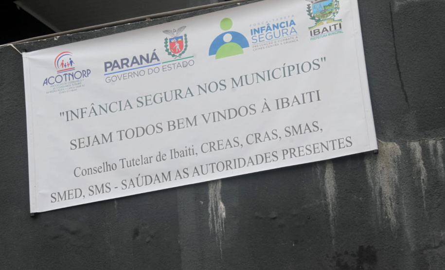 A Secretaria de Estado da Justiça, Família e Trabalho e a Associação de Conselheiros e Ex-Conselheiros Tutelares do Norte e dos Campos Gerais do Paraná realizaram nesta quinta-feira (27), o seminário “Infância Segura nos Municípios - governo e sociedade articulados em redes para proteção integral à criança e ao adolescente”. O evento aconteceu no Espaço Dini Moura Fadel, em Ibaiti. Foto: Divulgação/SEJUF