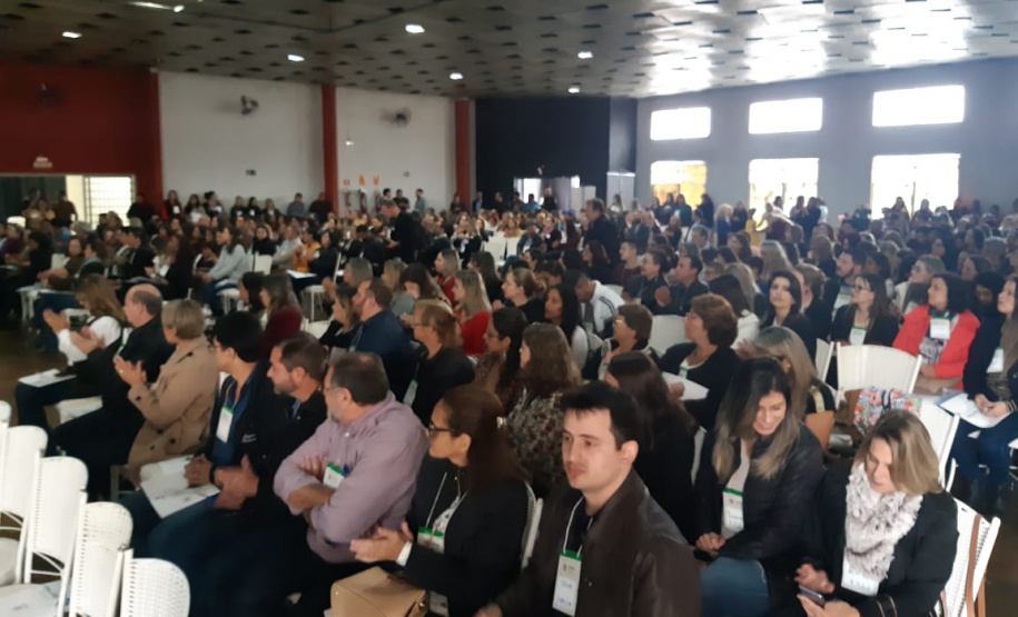 A Secretaria de Estado da Justiça, Família e Trabalho e a Associação de Conselheiros e Ex-Conselheiros Tutelares do Norte e dos Campos Gerais do Paraná realizaram nesta quinta-feira (27), o seminário “Infância Segura nos Municípios - governo e sociedade articulados em redes para proteção integral à criança e ao adolescente”. O evento aconteceu no Espaço Dini Moura Fadel, em Ibaiti. Foto: Divulgação/SEJUF