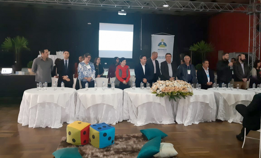 A Secretaria de Estado da Justiça, Família e Trabalho e a Associação de Conselheiros e Ex-Conselheiros Tutelares do Norte e dos Campos Gerais do Paraná realizaram nesta quinta-feira (27), o seminário “Infância Segura nos Municípios - governo e sociedade articulados em redes para proteção integral à criança e ao adolescente”. O evento aconteceu no Espaço Dini Moura Fadel, em Ibaiti. Foto: Divulgação/SEJUF
