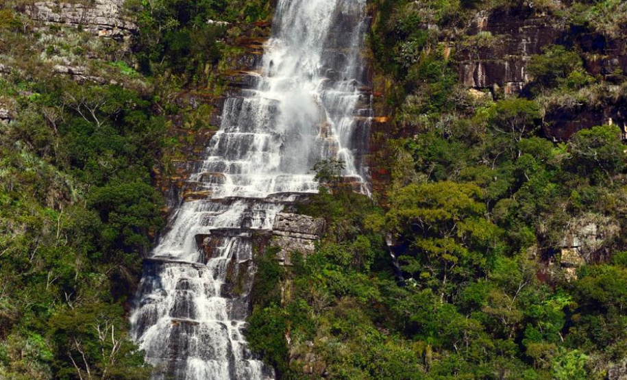 Localizado no município de Tibagi, a 200 km de Curitiba, o Parque Estadual do Guartelá abrange uma área de 798,97 hectares em meio à vegetação nativa, quedas d’água, corredeiras, formações areníticas, vales, inscrições rupestres de aproximadamente sete mil anos.Foto: Denis Ferreira Netto/SEDEST