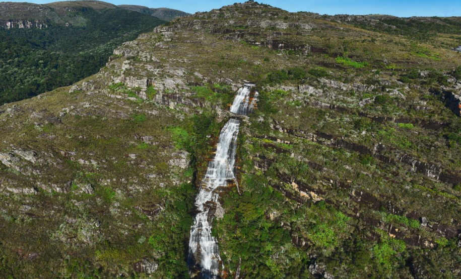 Localizado no município de Tibagi, a 200 km de Curitiba, o Parque Estadual do Guartelá abrange uma área de 798,97 hectares em meio à vegetação nativa, quedas d’água, corredeiras, formações areníticas, vales, inscrições rupestres de aproximadamente sete mil anos.Foto: Denis Ferreira Netto/SEDEST