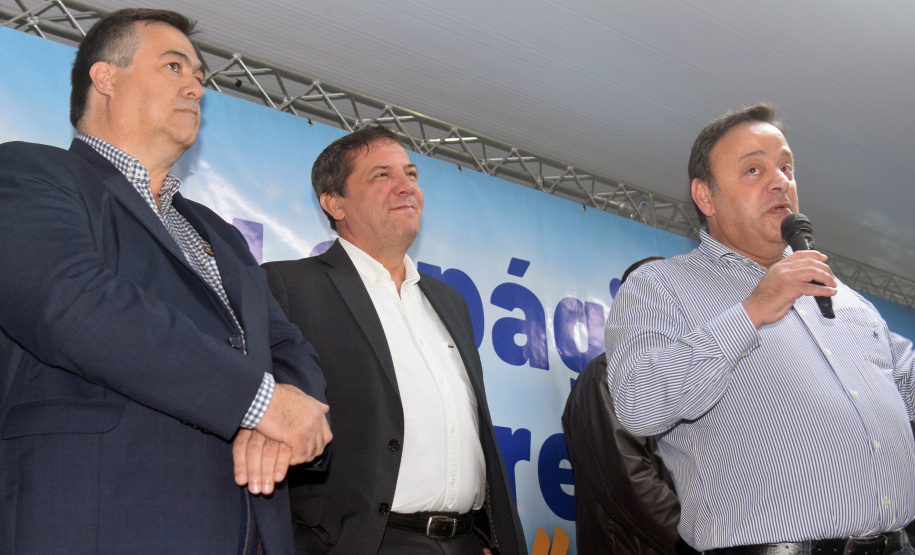 O Governo do Estado autorizou o repasse de R$ 11 milhões ao Hospital Germano Lauck, de Foz do Iguaçu. A autorização foi assinada nesta sexta-feira (28) pelo secretário de Estado da Saúde, Beto Preto, juntamente com o prefeito da cidade, Chico Brasileiro.  -  Foz do Iguaçu, 28/06/2019  -  Foto: Américo Antonio/SESA