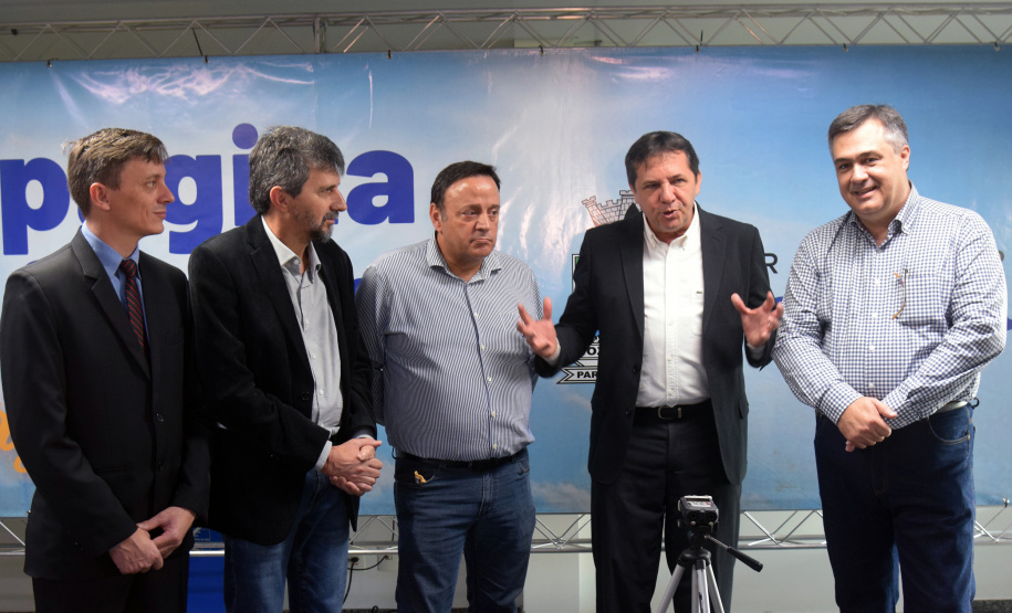 O Governo do Estado autorizou o repasse de R$ 11 milhões ao Hospital Germano Lauck, de Foz do Iguaçu. A autorização foi assinada nesta sexta-feira (28) pelo secretário de Estado da Saúde, Beto Preto, juntamente com o prefeito da cidade, Chico Brasileiro.  -  Foz do Iguaçu, 28/06/2019  -  Foto: Américo Antonio/SESA