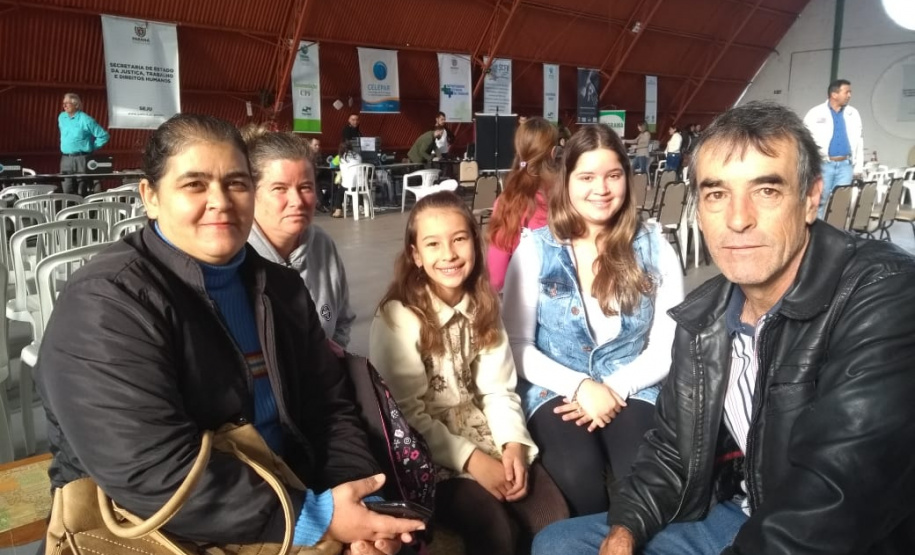 Emissão de documentos (Carteira de Trabalho, CPF e RG), intermediação de vagas de emprego, cadastro para a tarifa social de água e luz, foram os serviços mais procurados no Paraná Cidadão - feira de serviços - que aconteceu nesta semana no Parque de Exposições Portal do Sudoeste, em Clevelândia.  Em três dias, a feira de serviços registrou mais de 7 mil atendimentos.  -  Clevelândia, 28/06/2019  -  Foto: Divulgação SEJUF