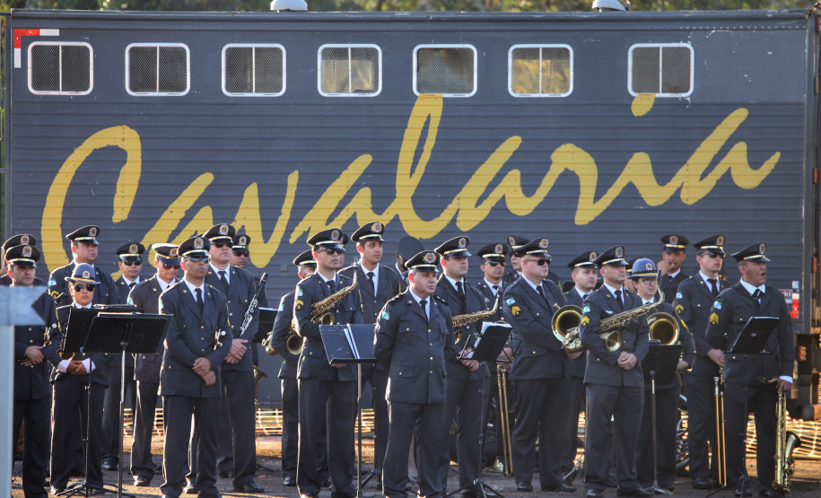 O governador Carlos Massa Ratinho Junior e o presidente em exercício Hamilton Mourão receberam nesta sexta-feira (28) a medalha Heróis da Cavalaria, da Polícia Montada Coronel Dulcídio. A condecoração foi entregue na cerimônia, em Curitiba, que comemora os 140 anos do regimento, que é a unidade mais antiga da Polícia Militar do Paraná.  -  Curitiba, 28/06/2019  -  Foto: José Fernando Ogura/ANPr