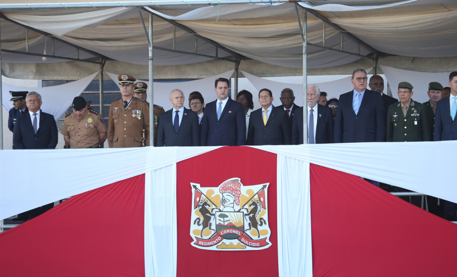 O governador Carlos Massa Ratinho Junior e o presidente em exercício Hamilton Mourão receberam nesta sexta-feira (28) a medalha Heróis da Cavalaria, da Polícia Montada Coronel Dulcídio. A condecoração foi entregue na cerimônia, em Curitiba, que comemora os 140 anos do regimento, que é a unidade mais antiga da Polícia Militar do Paraná.  -  Curitiba, 28/06/2019  -  Foto: José Fernando Ogura/ANPr