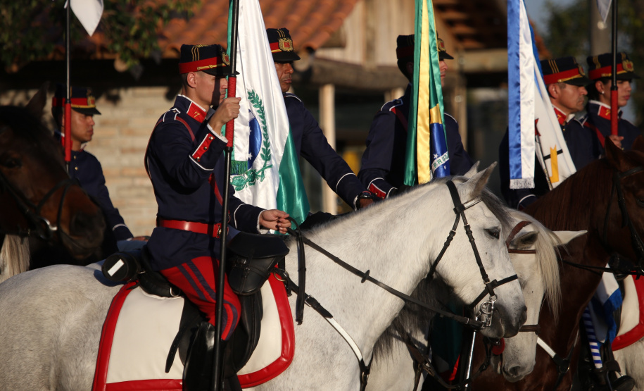 O governador Carlos Massa Ratinho Junior e o presidente em exercício Hamilton Mourão receberam nesta sexta-feira (28) a medalha Heróis da Cavalaria, da Polícia Montada Coronel Dulcídio. A condecoração foi entregue na cerimônia, em Curitiba, que comemora os 140 anos do regimento, que é a unidade mais antiga da Polícia Militar do Paraná.  -  Curitiba, 28/06/2019  -  Foto: José Fernando Ogura/ANPr