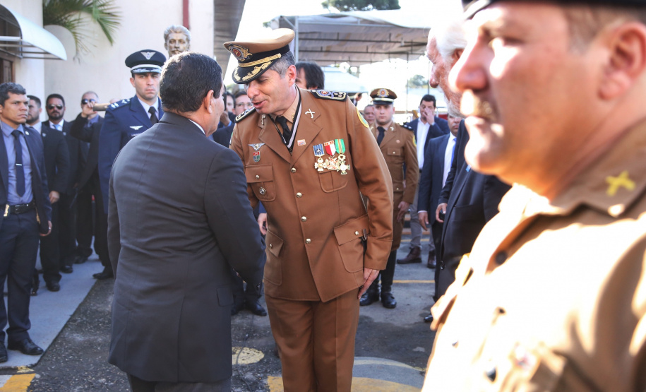 O governador Carlos Massa Ratinho Junior e o presidente em exercício Hamilton Mourão receberam nesta sexta-feira (28) a medalha Heróis da Cavalaria, da Polícia Montada Coronel Dulcídio. A condecoração foi entregue na cerimônia, em Curitiba, que comemora os 140 anos do regimento, que é a unidade mais antiga da Polícia Militar do Paraná.  -  Curitiba, 28/06/2019  -  Foto: José Fernando Ogura/ANPr