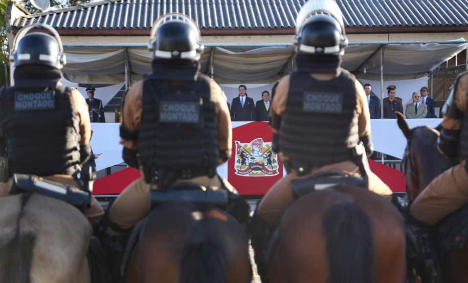 O governador Carlos Massa Ratinho Junior e o presidente em exercício Hamilton Mourão receberam nesta sexta-feira (28) a medalha Heróis da Cavalaria, da Polícia Montada Coronel Dulcídio. A condecoração foi entregue na cerimônia, em Curitiba, que comemora os 140 anos do regimento, que é a unidade mais antiga da Polícia Militar do Paraná.  -  Curitiba, 28/06/2019  -  Foto: José Fernando Ogura/ANPr