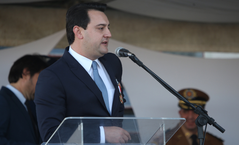 O governador Carlos Massa Ratinho Junior e o presidente em exercício Hamilton Mourão receberam nesta sexta-feira (28) a medalha Heróis da Cavalaria, da Polícia Montada Coronel Dulcídio. A condecoração foi entregue na cerimônia, em Curitiba, que comemora os 140 anos do regimento, que é a unidade mais antiga da Polícia Militar do Paraná.  -  Curitiba, 28/06/2019  -  Foto: José Fernando Ogura/ANPr