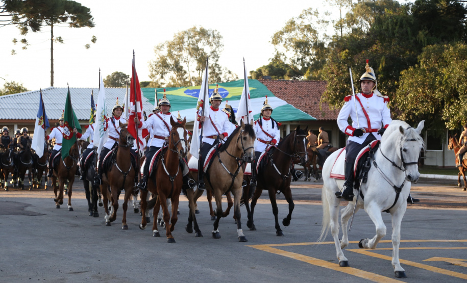 O governador Carlos Massa Ratinho Junior e o presidente em exercício Hamilton Mourão receberam nesta sexta-feira (28) a medalha Heróis da Cavalaria, da Polícia Montada Coronel Dulcídio. A condecoração foi entregue na cerimônia, em Curitiba, que comemora os 140 anos do regimento, que é a unidade mais antiga da Polícia Militar do Paraná.  -  Curitiba, 28/06/2019  -  Foto: José Fernando Ogura/ANPr