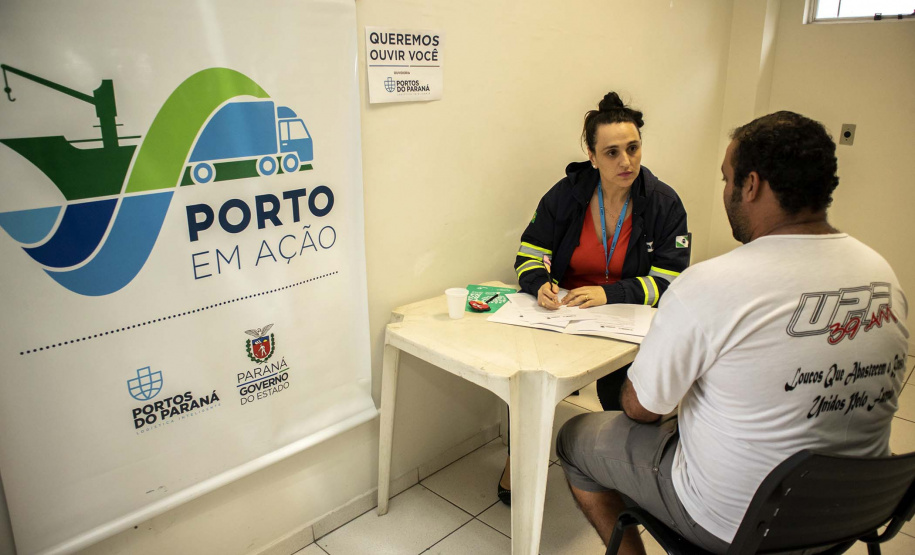 A empresa pública Portos do Paraná retomou o projeto Porto em Ação, que leva serviços gratuitos aos caminhoneiros que esperam no Pátio de Triagem do Porto de Paranaguá e passa a acontecer toda primeira segunda-feira do mês. Foto: Claudio Neves/Portos do Paraná