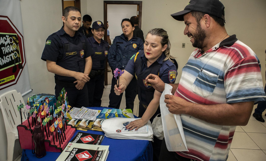 A empresa pública Portos do Paraná retomou o projeto Porto em Ação, que leva serviços gratuitos aos caminhoneiros que esperam no Pátio de Triagem do Porto de Paranaguá e passa a acontecer toda primeira segunda-feira do mês. Foto: Claudio Neves/Portos do Paraná