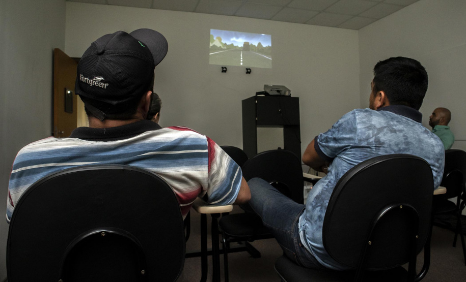 A empresa pública Portos do Paraná retomou o projeto Porto em Ação, que leva serviços gratuitos aos caminhoneiros que esperam no Pátio de Triagem do Porto de Paranaguá e passa a acontecer toda primeira segunda-feira do mês. Foto: Claudio Neves/Portos do Paraná