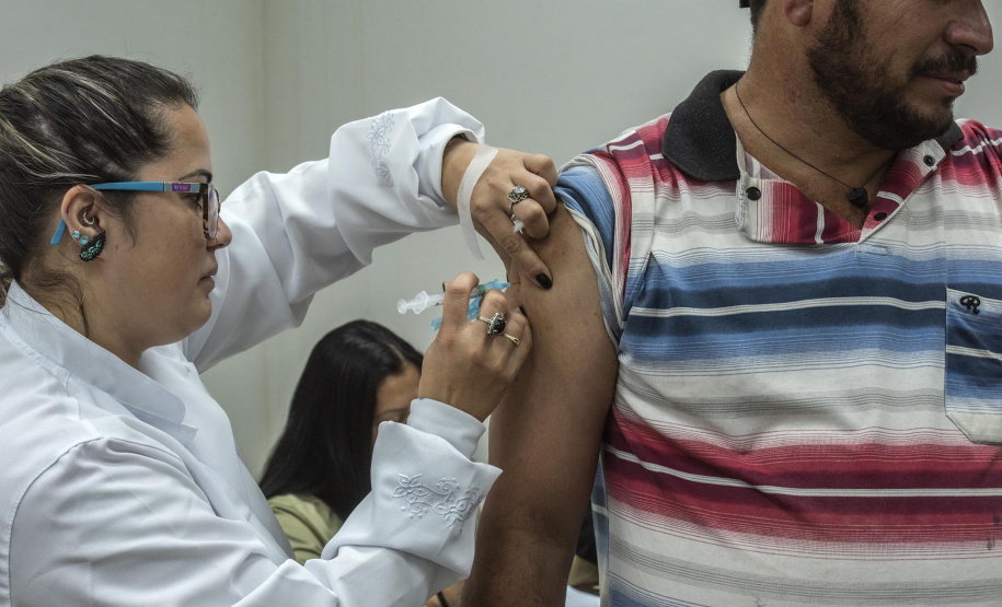 A empresa pública Portos do Paraná retomou o projeto Porto em Ação, que leva serviços gratuitos aos caminhoneiros que esperam no Pátio de Triagem do Porto de Paranaguá e passa a acontecer toda primeira segunda-feira do mês. Foto: Claudio Neves/Portos do Paraná